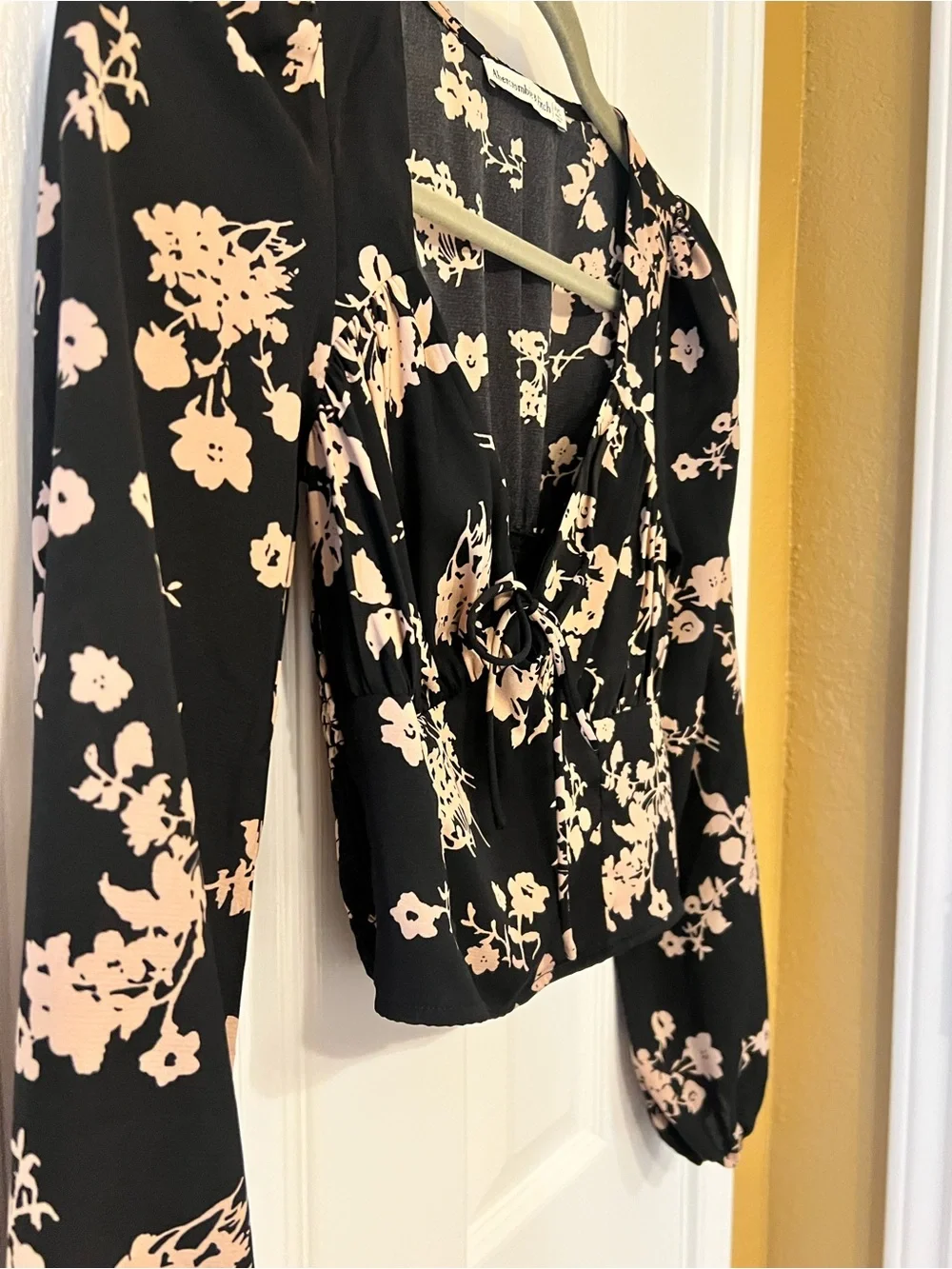 Abercrombie & Fitch Y2K Black Brown Floral Tie-Front Cropped Blouse, Size XXS